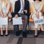 Cómo comportarse en una entrevista de trabajo: 10 Consejos clave para ser contratado Cómo comportarse en una entrevista de trabajo